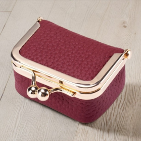 Genuine Leather Mini Jewelry Box, Portable Vintage-Inspired Genuine Leather Coin Purse Jewelry Case With Kiss Lock, Mini Travel Ring Box For Wome (Color: Red)